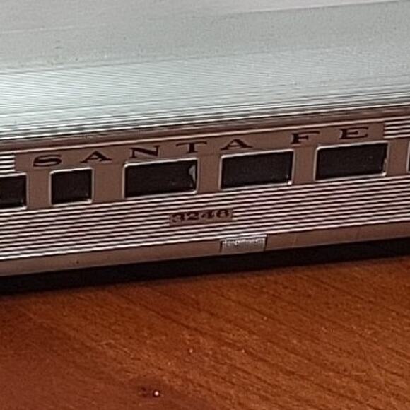 HO Scale Traub-Santa Fe Lightweight End Coach - Picture 3 of 11